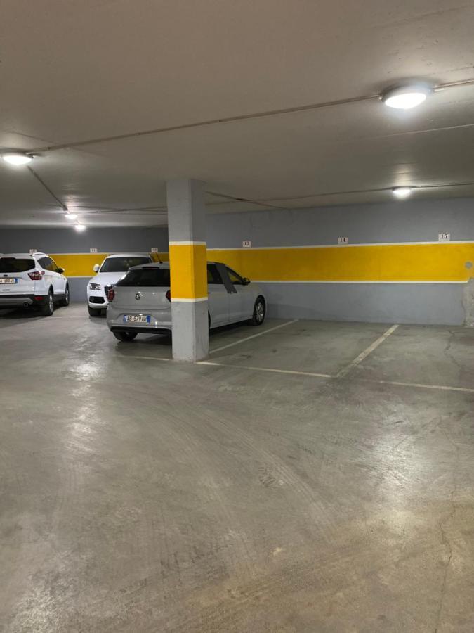 Nemis Apartments In The Centre Of Tirana Four Free Parking Екстериор снимка