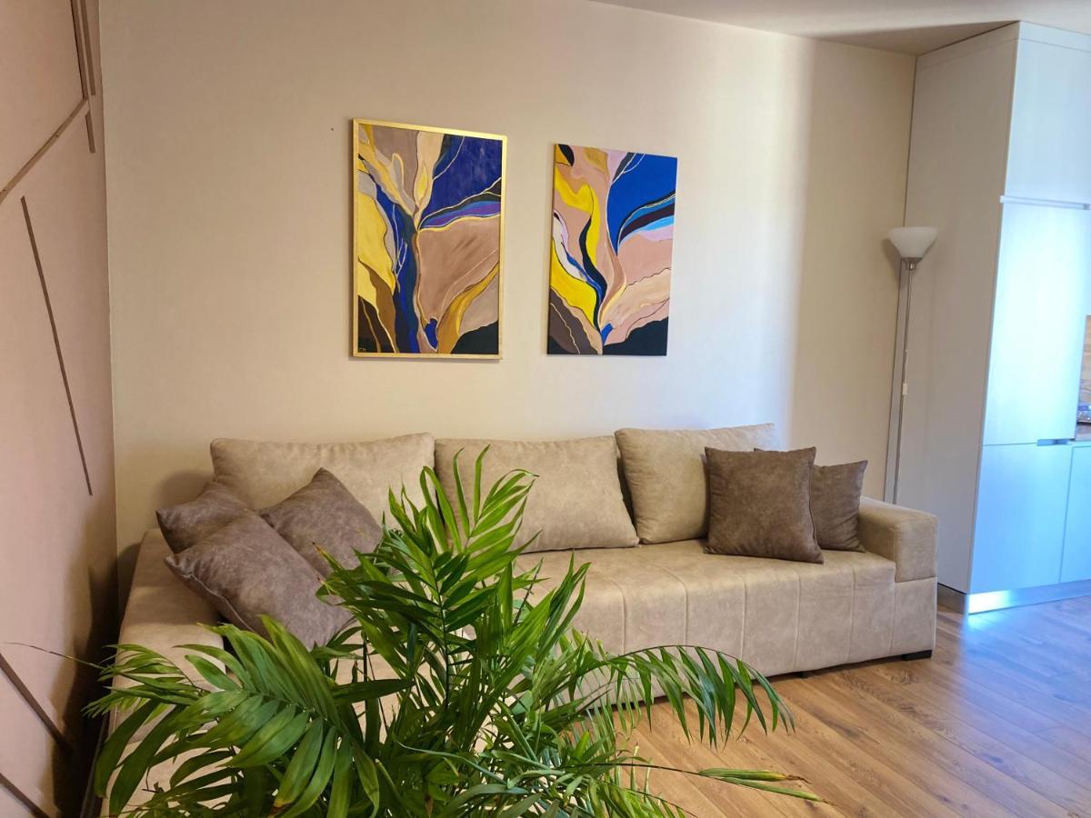 Nemis Apartments In The Centre Of Tirana Four Free Parking Екстериор снимка