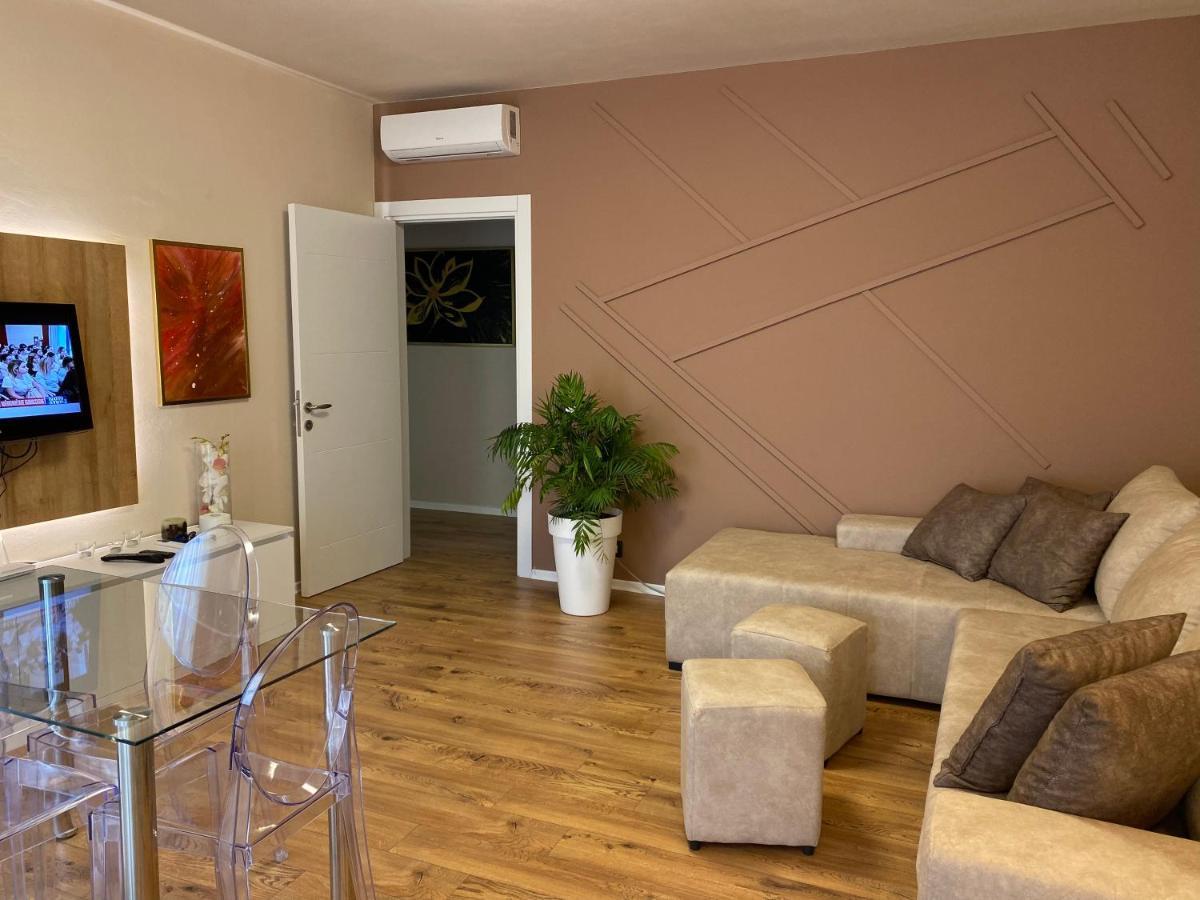 Nemis Apartments In The Centre Of Tirana Four Free Parking Екстериор снимка