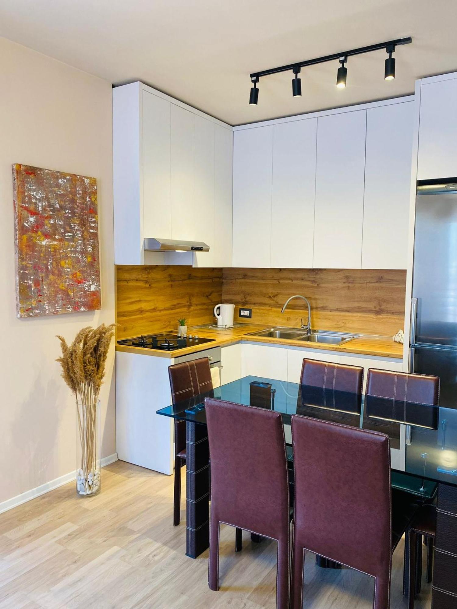 Nemis Apartments In The Centre Of Tirana Four Free Parking Екстериор снимка