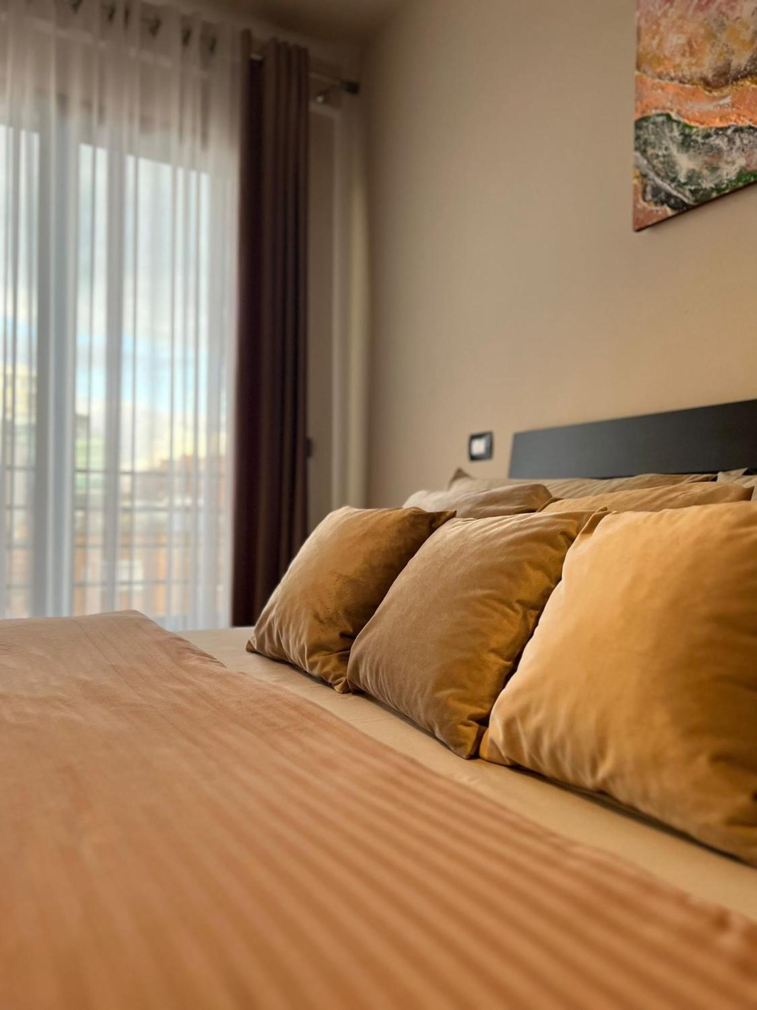 Nemis Apartments In The Centre Of Tirana Four Free Parking Екстериор снимка