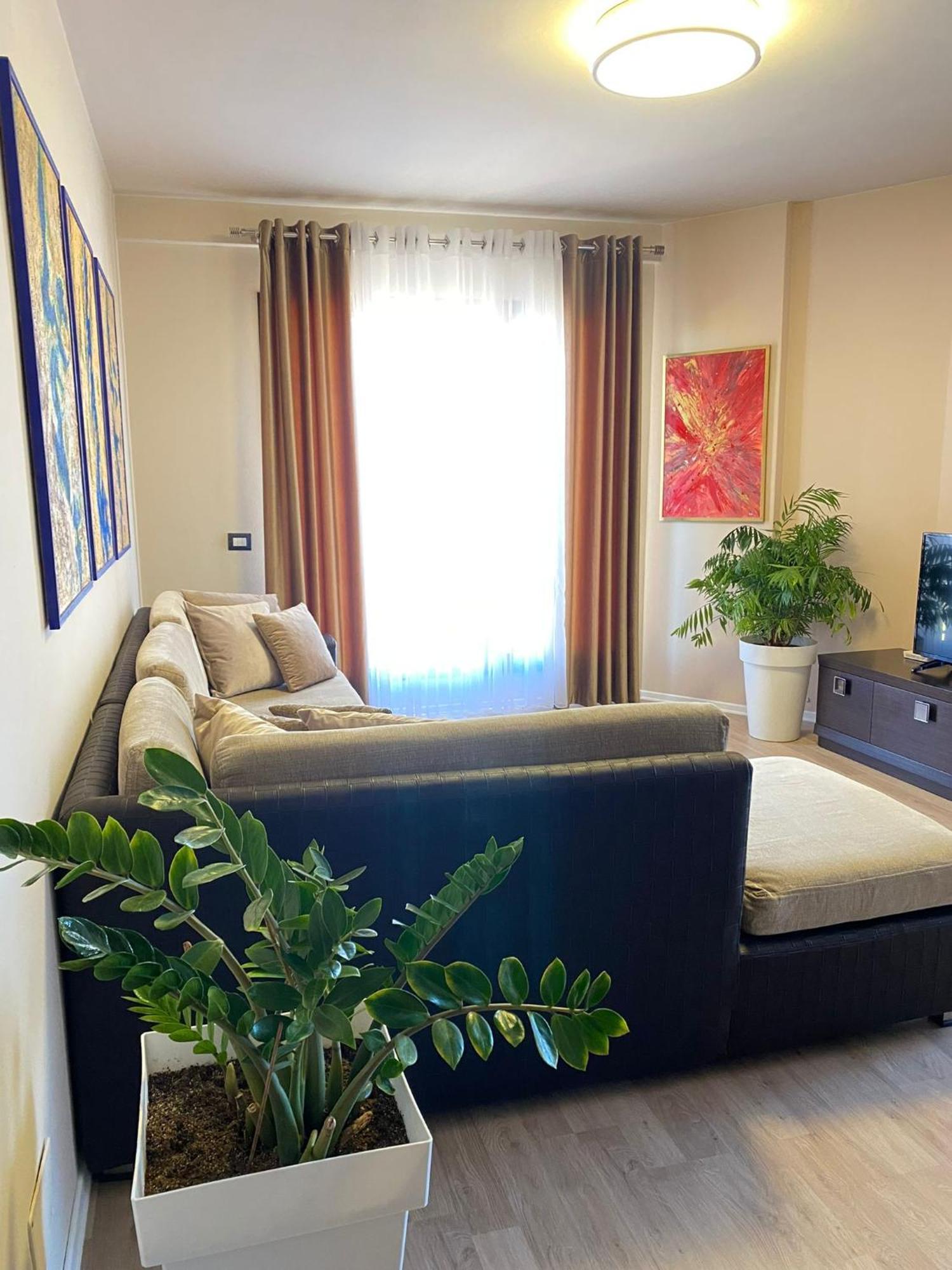Nemis Apartments In The Centre Of Tirana Four Free Parking Екстериор снимка