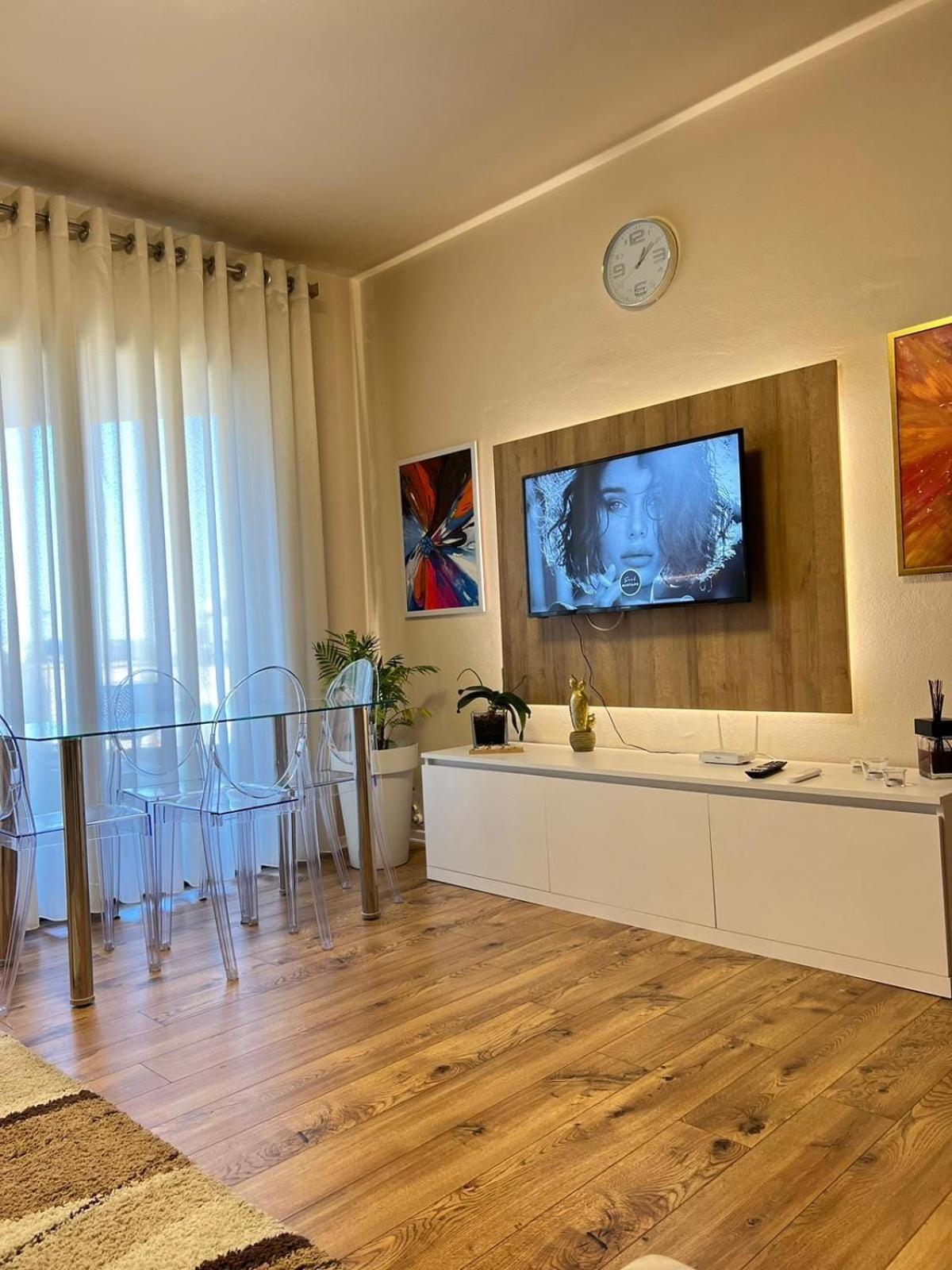 Nemis Apartments In The Centre Of Tirana Four Free Parking Екстериор снимка